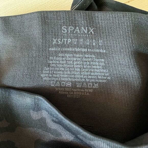 Womens Spanx Look at me Now Seamless Leggings in gray camo, size XS NWT - Picture 3 of 7